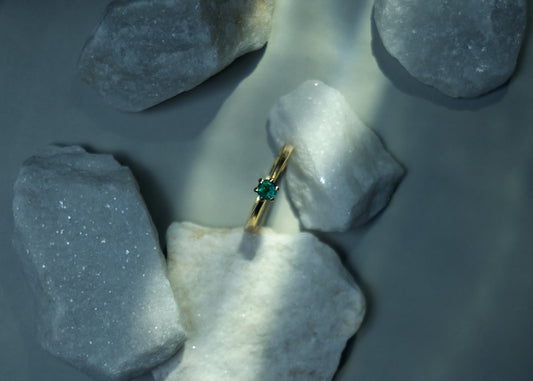 Anillo solitario esmeralda